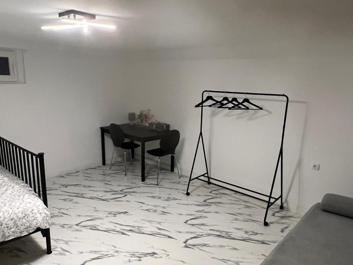 Nice Calm Souterrain Appertment In Ratingen Esterno foto