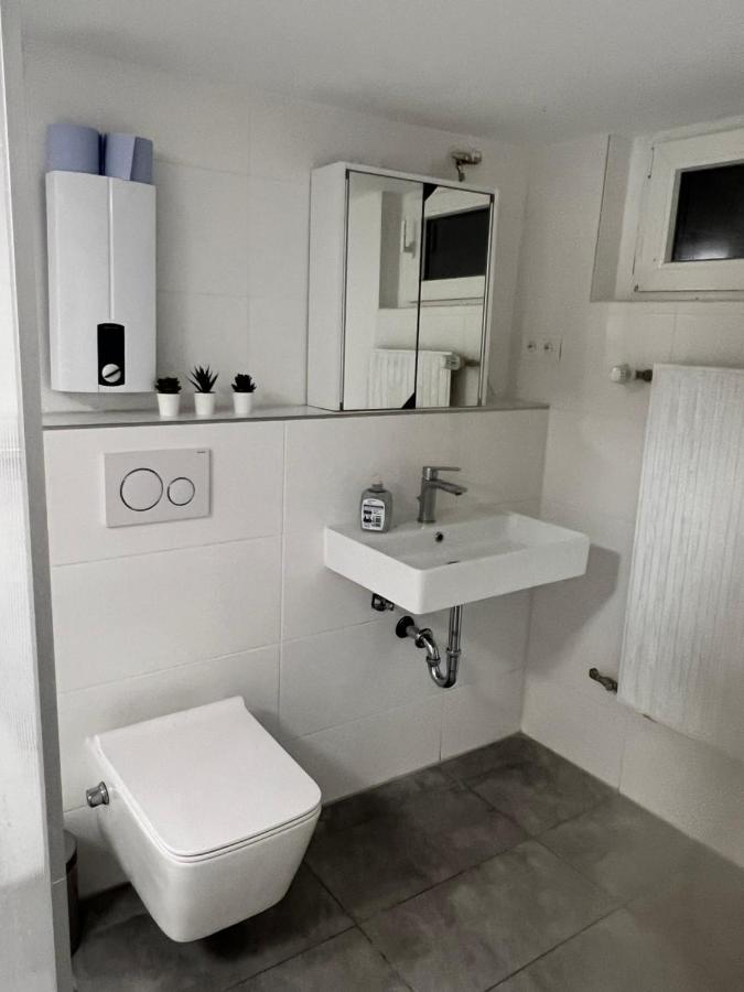 Nice Calm Souterrain Appertment In Ratingen Esterno foto